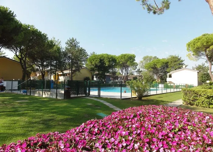 Terraced With Garden And Pools 빌라 비비오네